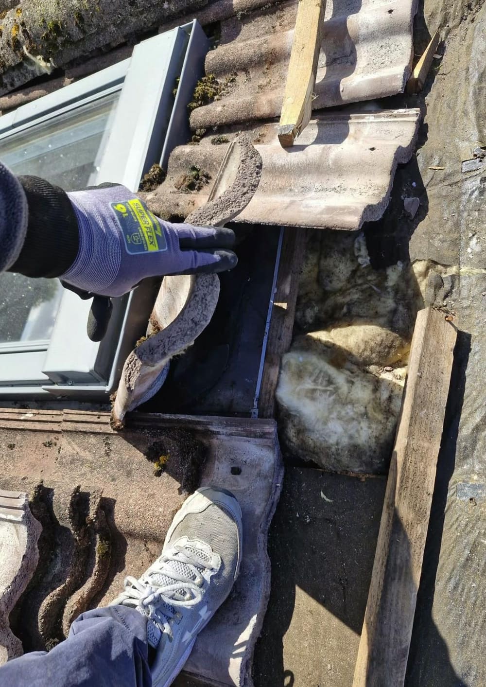 Replacing broken tiles beside a rooflight